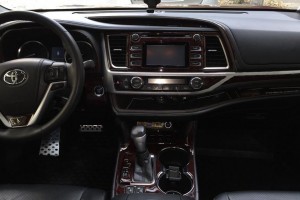 Toyota Highlander 2014-Up dash kit.